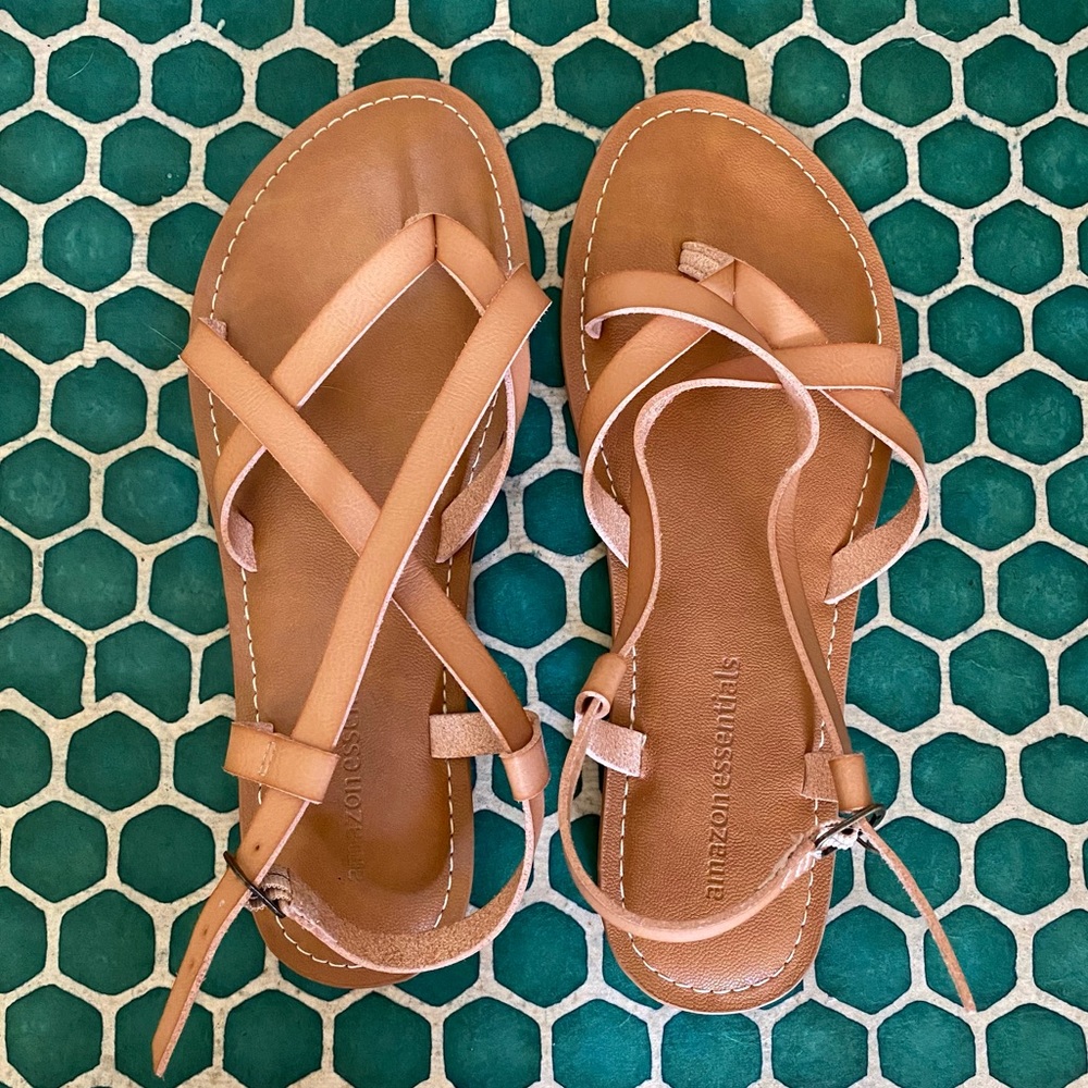 Amazon Basics Leather Sandals NEW SZ8